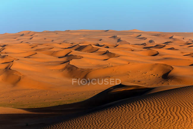 Vista panorámica de dunas de arena en el desierto, Arabia Saudita - foto de stock
