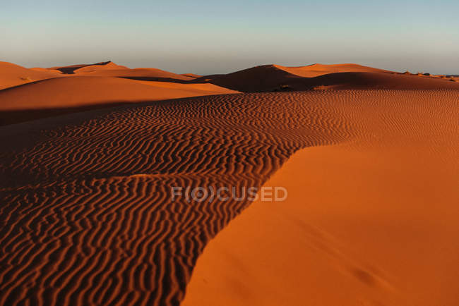 Vista panorámica del desierto del Sahara al amanecer, Marruecos - foto de stock