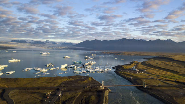Vista panorâmica da Lagoa do Glaciar Jokulsarlon, sudeste da Islândia — Fotografia de Stock