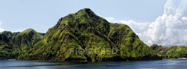 Vista panorámica del paisaje insular, Indonesia - foto de stock