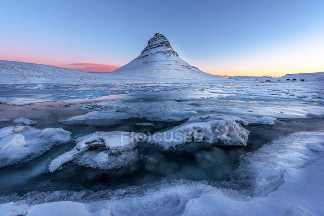 The picturesque sunset over landscapes and waterfalls. Kirkjufell mountain,Iceland — Stock Photo