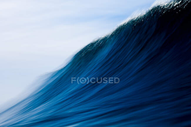 Fondo de onda abstracta. olas marinas. salpicadura de agua azul - foto de stock