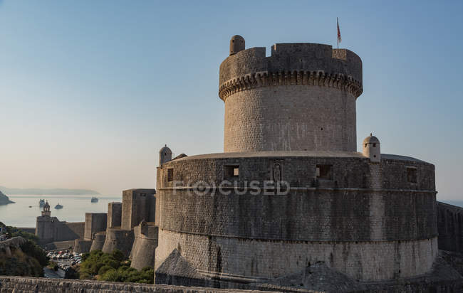 Vista panorâmica da Torre Minceta e muralha da cidade, Dubrovnik, Croácia — Fotografia de Stock