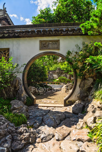 Vista panorâmica de Archway em Yu Garden, Xangai, China — Fotografia de Stock