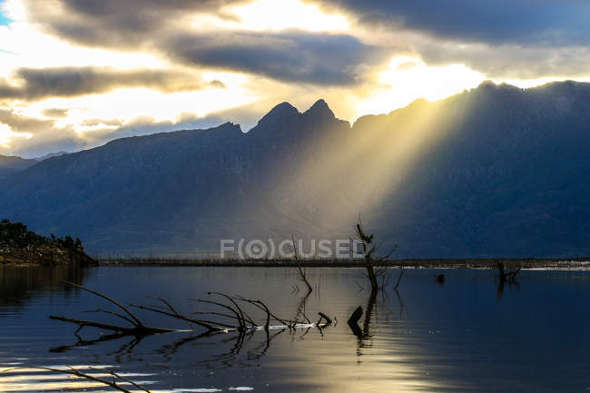 Scenic view of Mountain and lake sunset, Western Cape, South Africa — Stock Photo