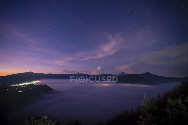 Vista panoramica dell'alba al Bromo Tengger Semeru National Park, Giava orientale, Indonesia — Foto stock