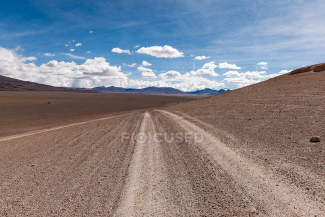 Carretera de montaña, Salar de Tara, San Pedro de Atacama, Antofagasta, Chile - foto de stock