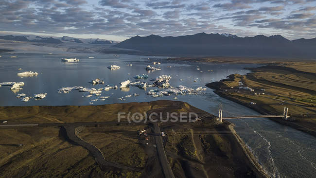 Vista panorâmica da Lagoa do Glaciar Jokulsarlon, sudeste da Islândia — Fotografia de Stock