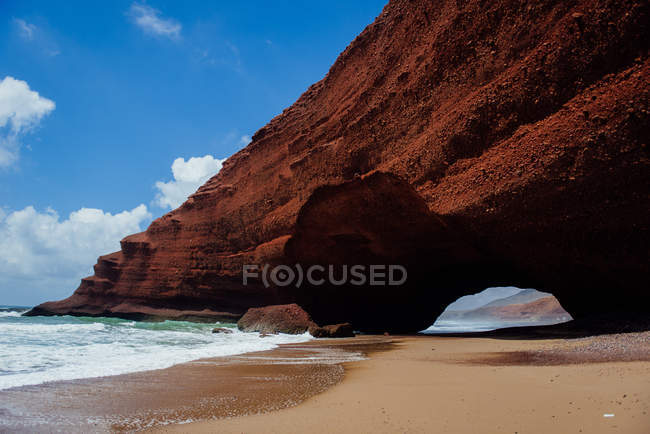 Мальовничий вид на природні арка, пляжі Legzira, Сіді Іфні, Souss маса Draa, Марокко — стокове фото