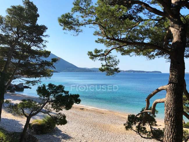 Scenic view of empty beach, Mlini, Croatia — Stock Photo