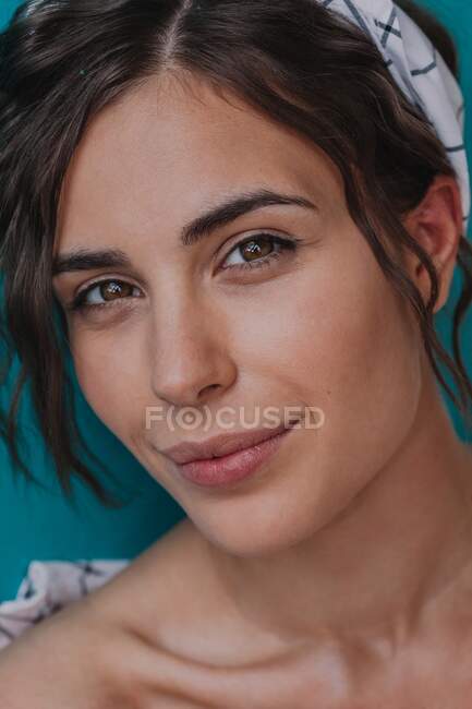 Portrait of a beautiful woman smiling — Stock Photo