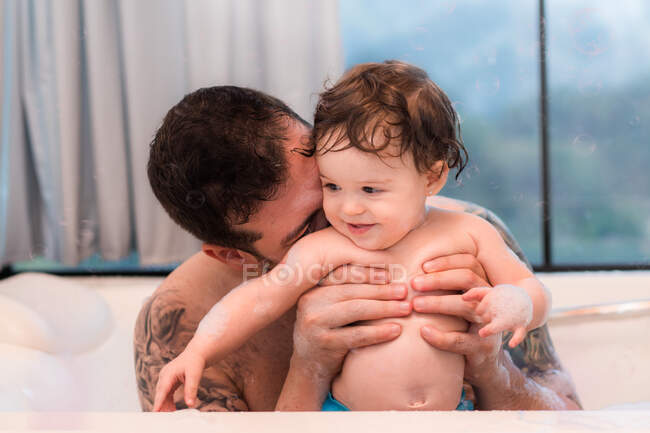 Father giving his daughter a bath — Stock Photo