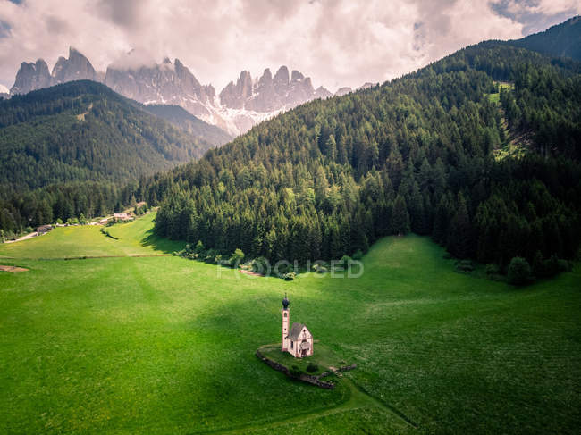Chiesa San Giovanni Church, Dolomites, Trentino, South Tyrol, Italy — стокове фото