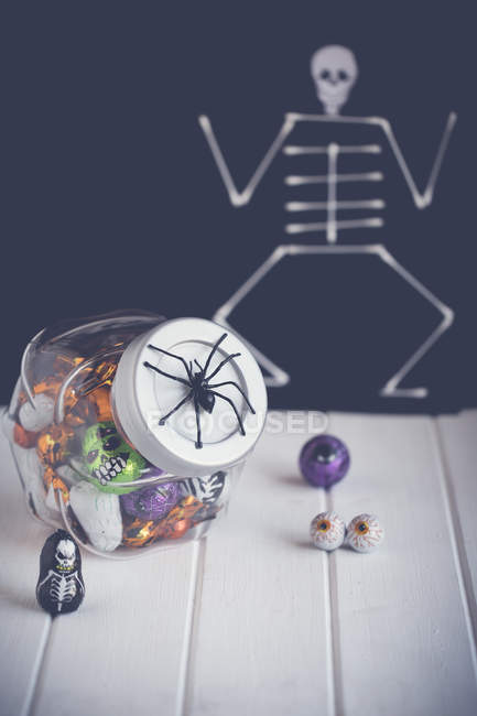 Vaso misto di dolciumi di Halloween, vista da vicino — Foto stock