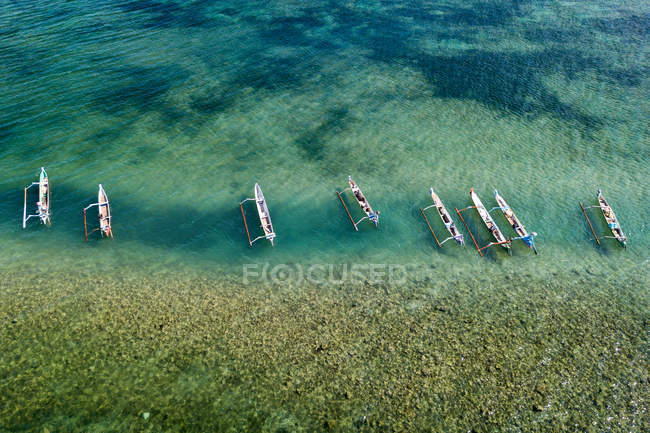 Вид с воздуха на традиционные лодки, Ломбок, Индонезия — стоковое фото