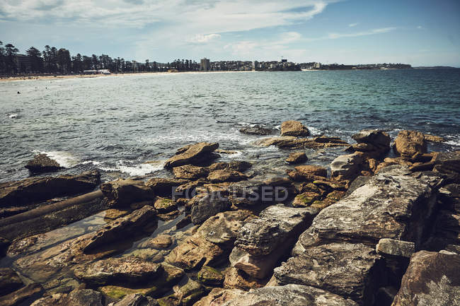 Vue depuis les falaises de Manly Beach, Sydney, Nouvelle-Galles du Sud, Australie — Photo de stock