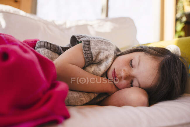 Porträt eines Mädchens beim Mittagsschlaf — Stockfoto