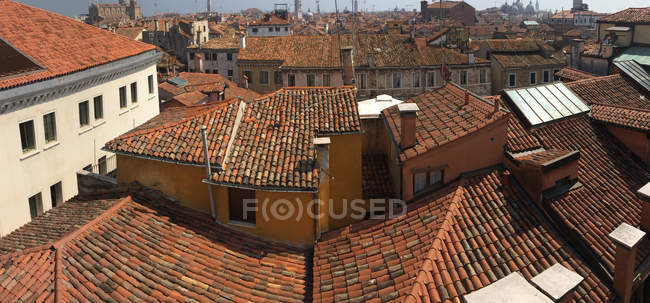 Vista panorámica de los tejados en Venecia, Venecia - foto de stock