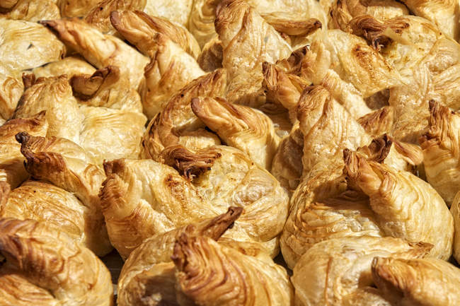 Close-up viewo of fresh baked pastizzi pastries — Stock Photo