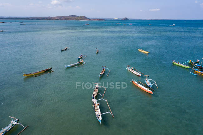 Vista aérea de los barcos tradicionales, Lombok, Indonesia - foto de stock
