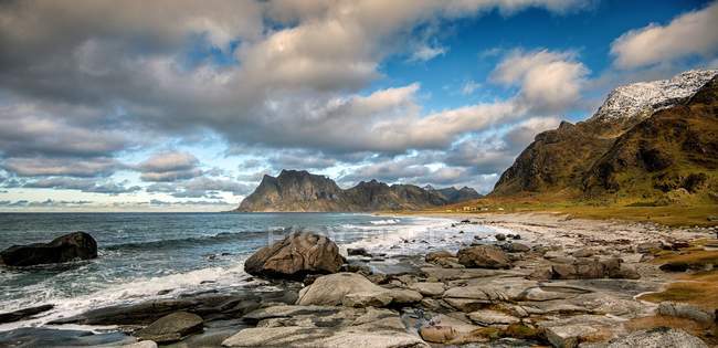 Malerischer Blick auf majestätischen uttakleiv Strand, lofoten, Nordland, Norwegen — Stockfoto