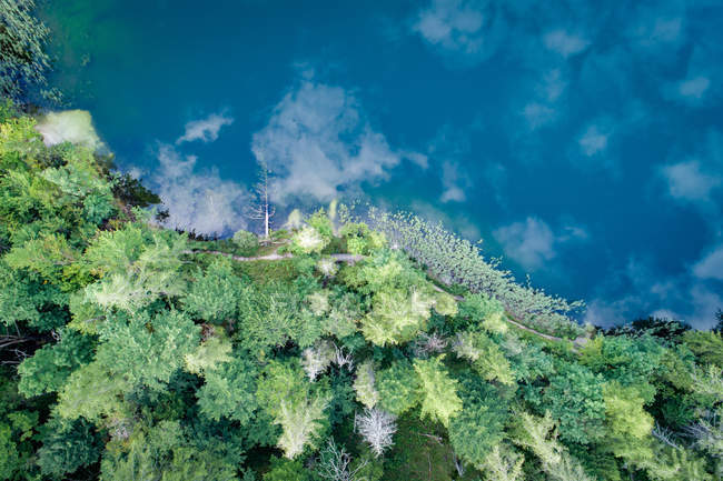 Aerial view at lake Eibensee, a beautiful small mountain lake in the Austrian Alps near Salzburg. — Stock Photo