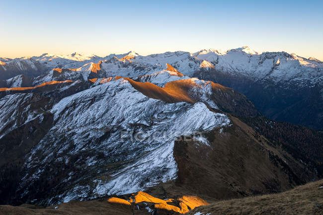 Last light of the day on a ridge in the Austrian Alps above the city of Gastein. — Stock Photo