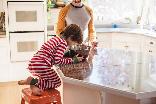Boy helping his father bake — Stock Photo