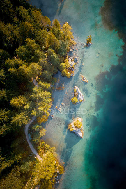 Veduta aerea del lago Hintersee, Ramsau, Berchtesgaden, Baviera, Germania — Foto stock