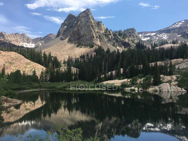 Réflexions de montagne à Lake Blanch, Utah, USA — Photo de stock
