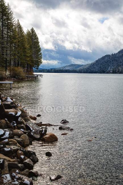 Lake Tahoe, Lake Tahoe National Forest, Sierra Nevada, California, EE.UU. - foto de stock
