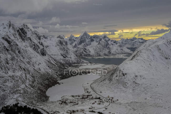Paesaggio montano in inverno, Lofoten, Nordland, Norvegia — Foto stock