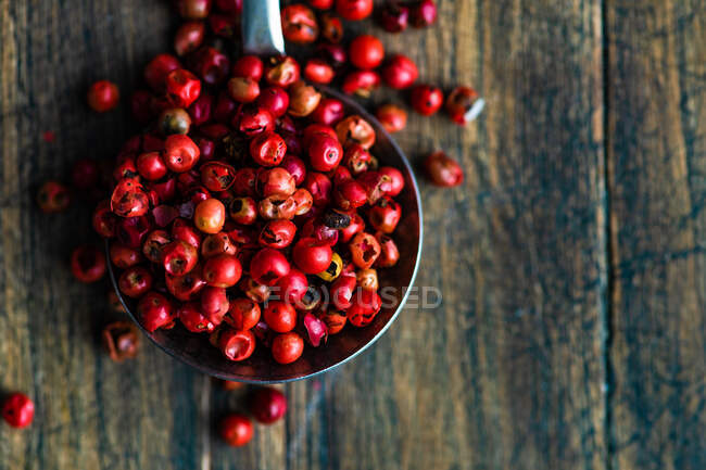 Red cranberries in a bowl on a wooden background. — Stock Photo