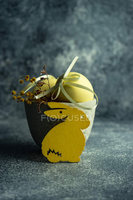 Easter eggs and a cup of tea — Stock Photo