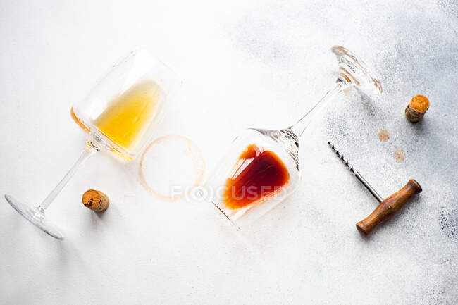 Glasses of wine with cinnamon and ice cubes on white background — Stock Photo