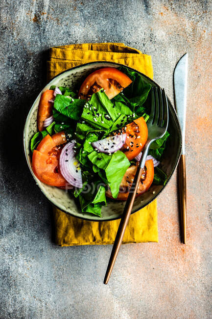 Salad with salmon, avocado, spinach and arugula. healthy food. top view. — Stock Photo