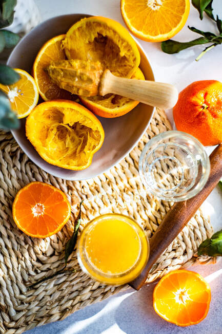 Fresh orange juice with lemon and cinnamon — Stock Photo
