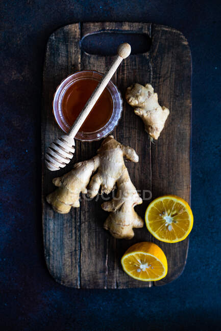 Ginger tea with lemon and honey — Stock Photo