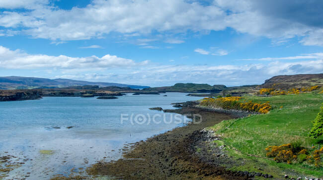 Shore of the Little Minch sur l'île de Skye, Écosse, Royaume-Uni — Photo de stock