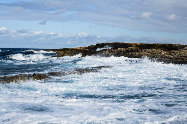 Rough sea, Buggiba Bay, Malta — Stock Photo