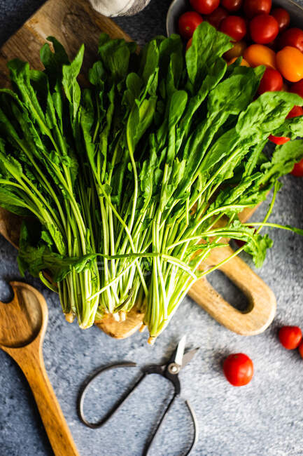 Fresh vegetables and herbs on a wooden background. — Stock Photo