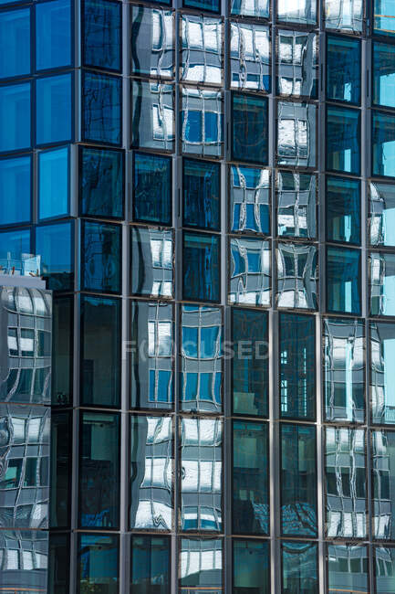 Großaufnahme von Fenstern an einem Hochhaus, Frankfurt, Hessen, Deutschland — Stockfoto