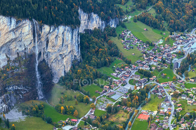 Aerial view of Staubbach falls and Lauterbrunnen village, Bern, Switzerland — Stock Photo