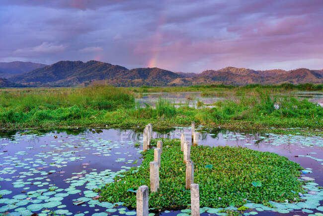 Lago Lebo, Taliwang, isla de Sumbawa Occidental, Indonesia - foto de stock