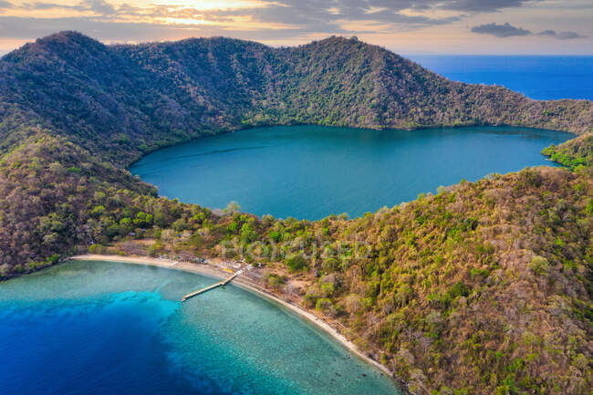 Vista aérea da ilha de Satonda, Nusa Tenggara Ocidental, Indonésia — Fotografia de Stock