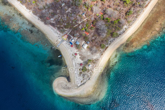 Vista aérea da praia Tanjung Pasir, ilha de Moyo, Sumbawa, Indonésia — Fotografia de Stock