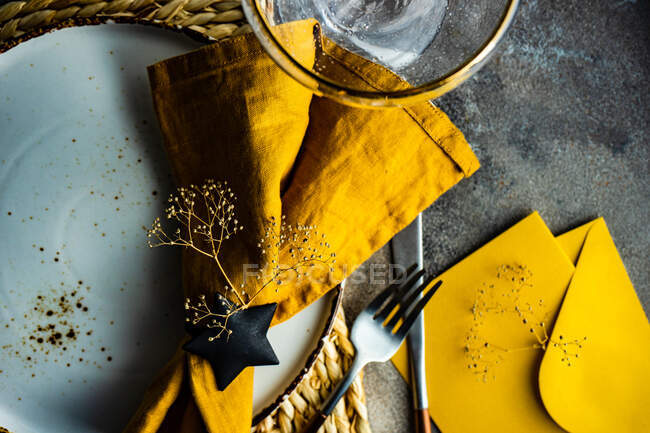 Overhead view of a rustic place setting on a  table — Stock Photo