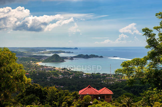 Luftaufnahme von Mandalika von den Prabu Hügeln, Kuta, Central Lombok, West Nusa Tenggara. — Stockfoto