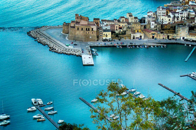 Vista aérea de Castellammare del Golfo, Sicilia, Italia - foto de stock