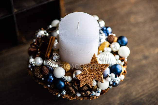 Close-up de uma decoração de vela de Natal — Fotografia de Stock
